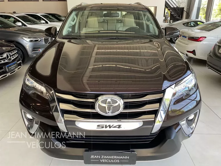 Toyota Hilux SW4 Marrom 14