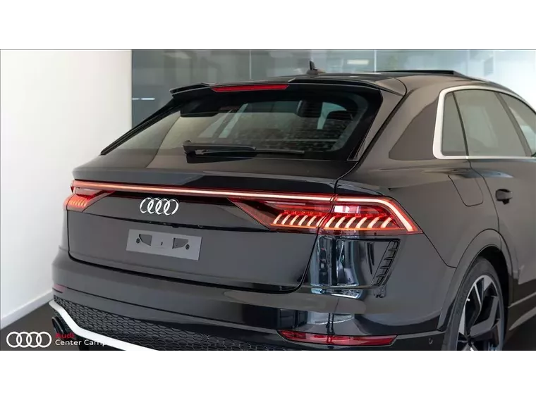 Audi RS Q8 Preto 14