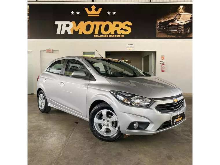 Chevrolet Onix Prata 14