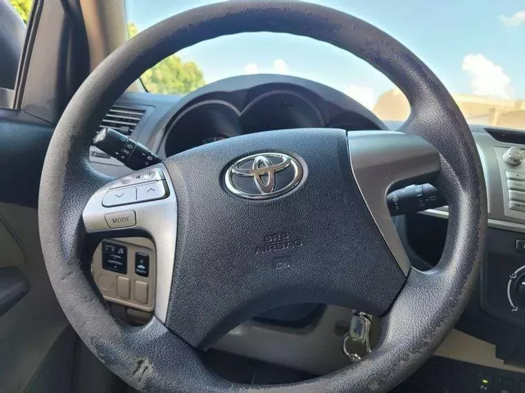 Toyota Hilux Prata 6