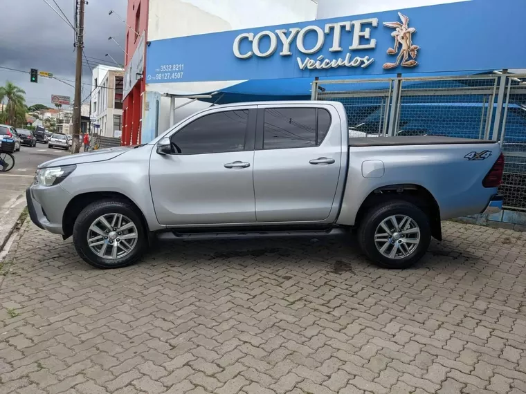 Toyota Hilux Prata 6