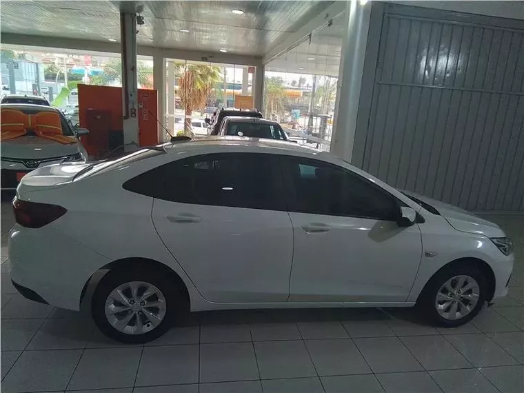 Chevrolet Onix Branco 1