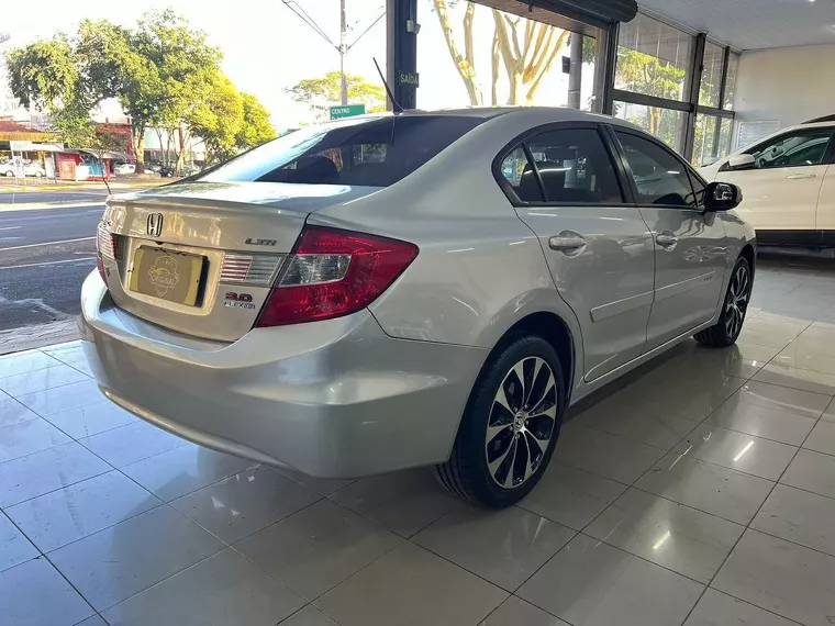 Honda Civic Prata 10