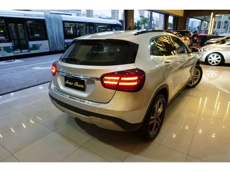 Mercedes-benz GLA 200 Prata 18