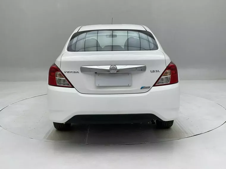 Nissan Versa Branco 10