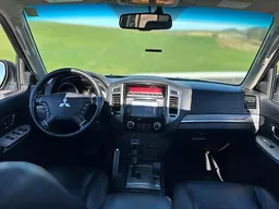 Mitsubishi Pajero Full