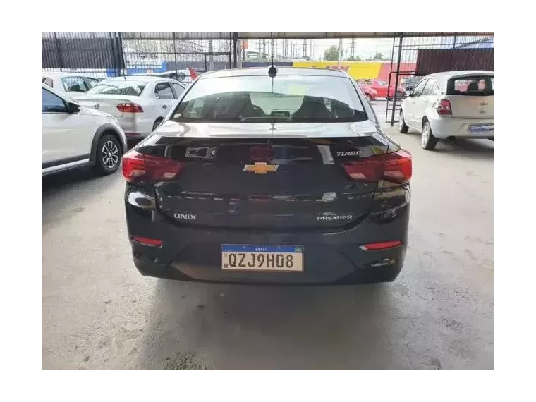 Chevrolet Onix Preto 6