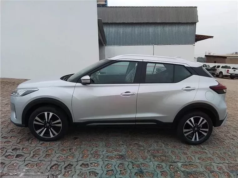 Nissan Kicks Prata 18