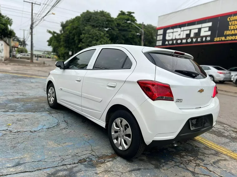 Chevrolet Onix Branco 6