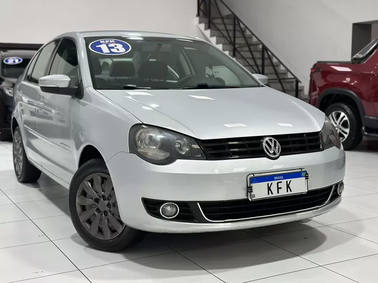 Volkswagen Polo Sedan Prata 6