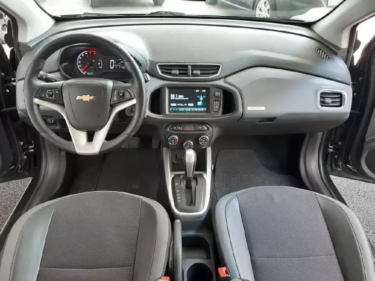 Chevrolet Onix Cinza 12