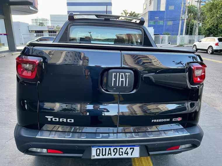 Fiat Toro Preto 20