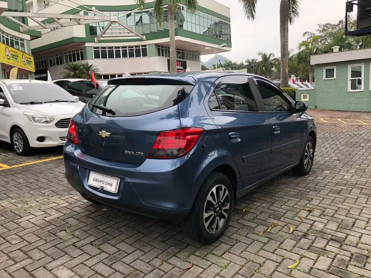 Chevrolet Onix Azul 2