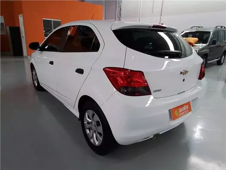 Chevrolet Onix Branco 2