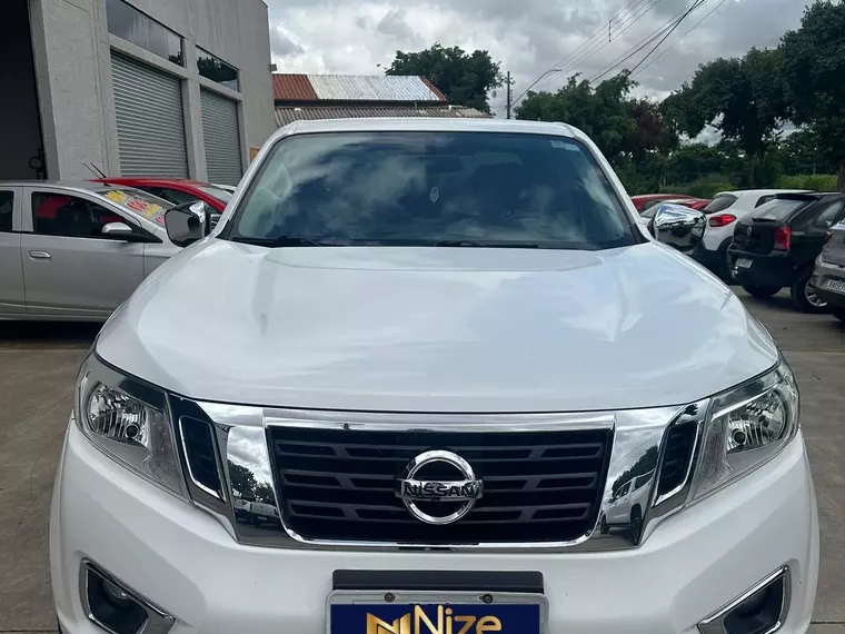 Nissan Frontier Branco 1