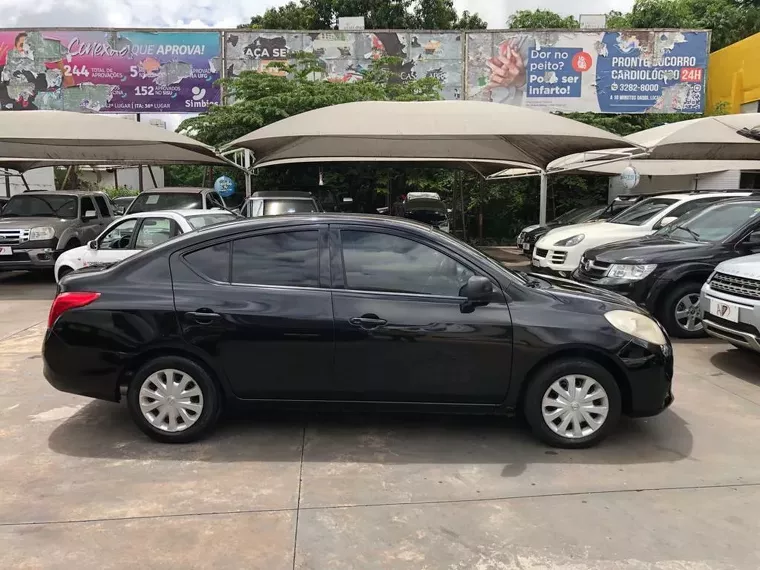 Nissan Versa Preto 11