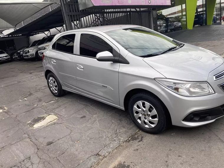 Chevrolet Onix Prata 14