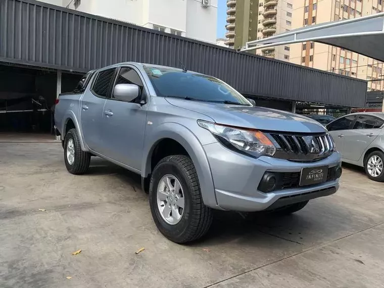 Mitsubishi L200 Triton Prata 5