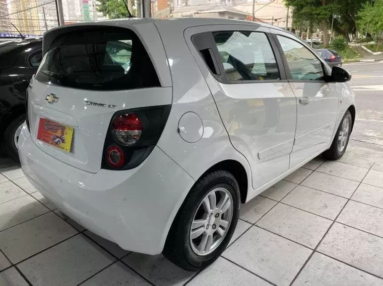 Chevrolet Sonic Branco 8