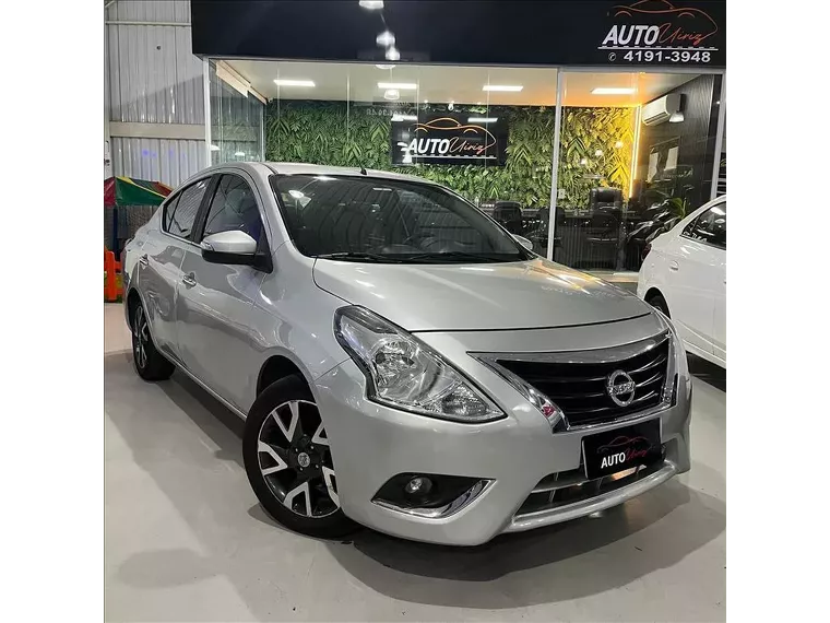 Nissan Versa Prata 5