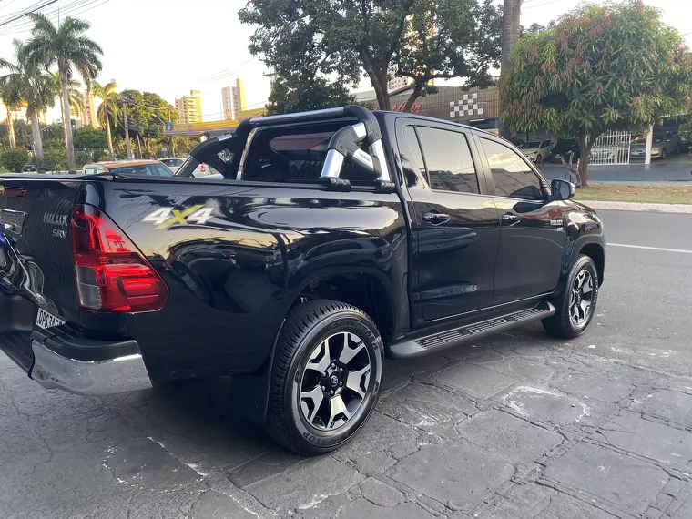 Toyota Hilux Preto 23