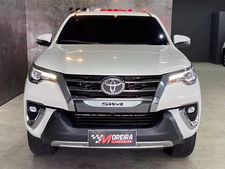 Toyota Hilux SW4 Branco 2