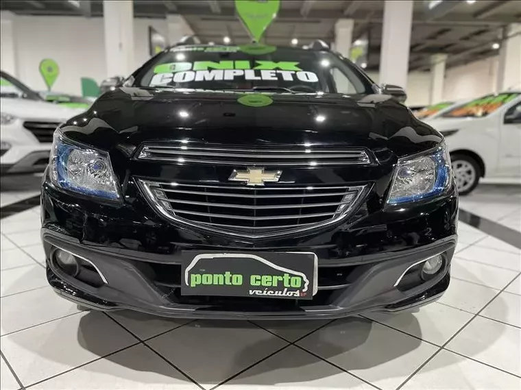 Chevrolet Onix Preto 6