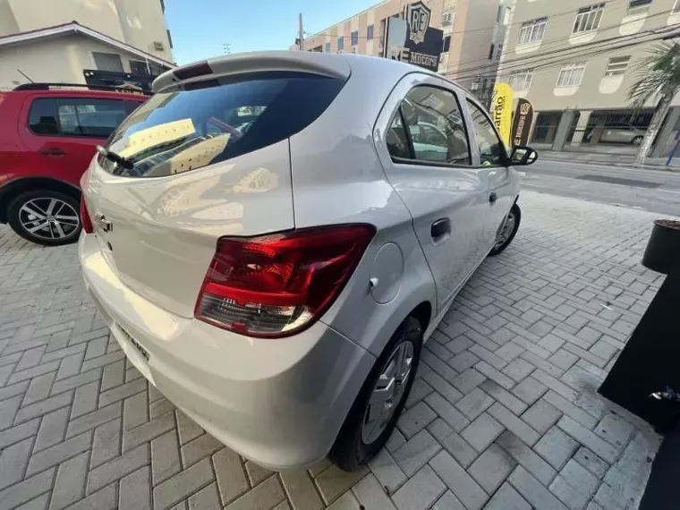 Chevrolet Onix Branco 2