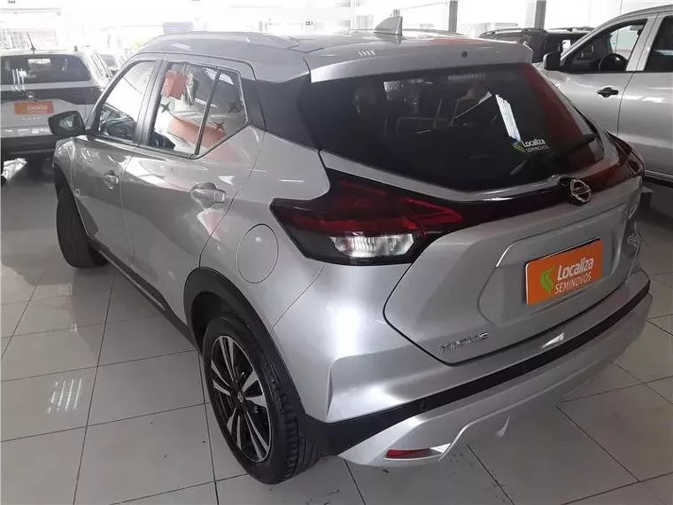 Nissan Kicks Prata 9