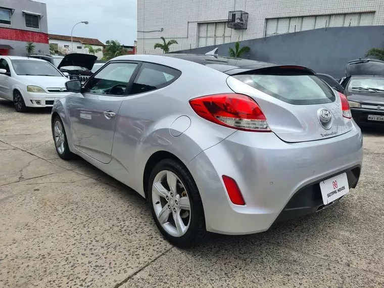 Hyundai Veloster Prata 3