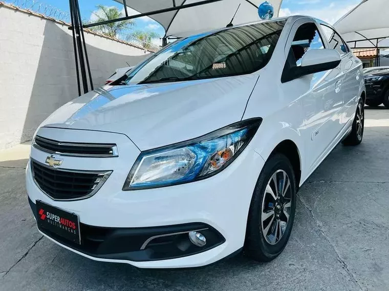 Chevrolet Onix Branco 12