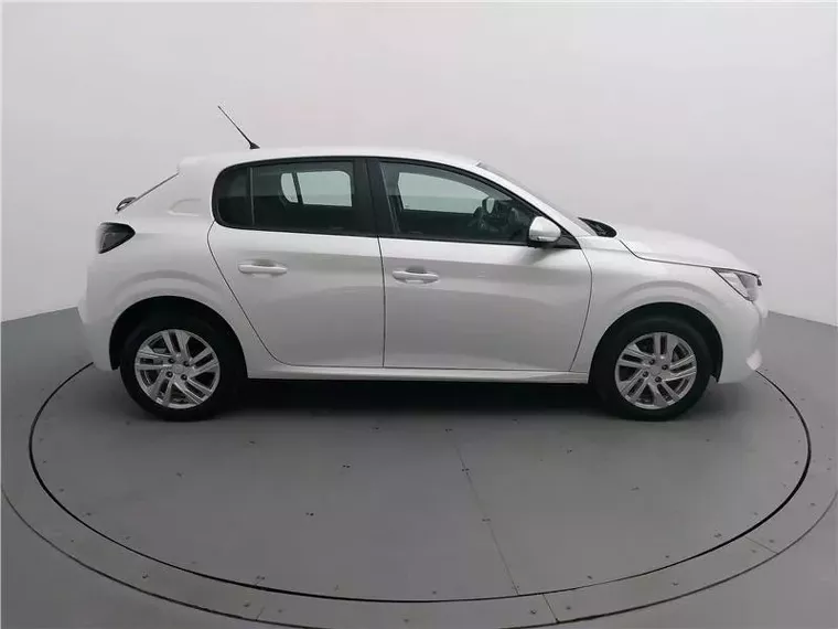 Peugeot 208 Branco 16