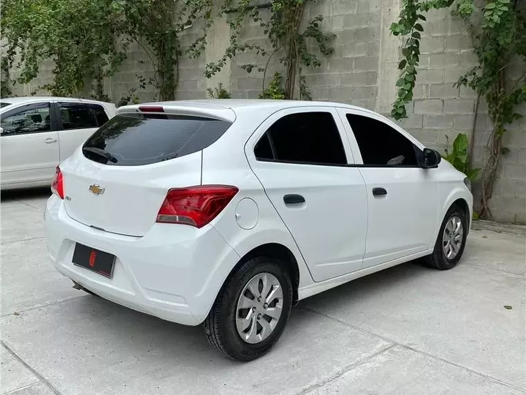 Chevrolet Onix Branco 8