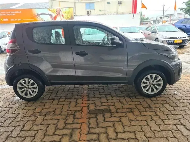 Fiat Mobi Prata 5