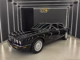 Jaguar XJ8