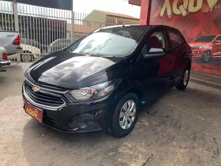 Chevrolet Onix Preto 1