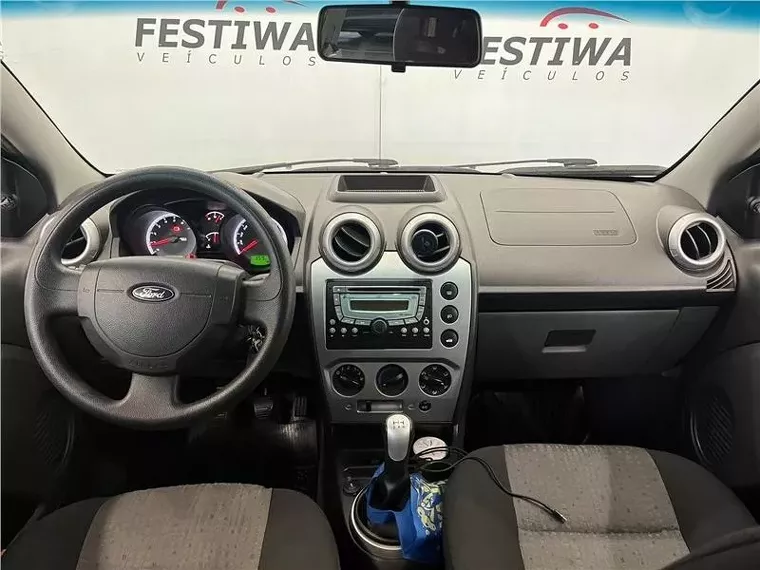 Ford Fiesta Prata 8