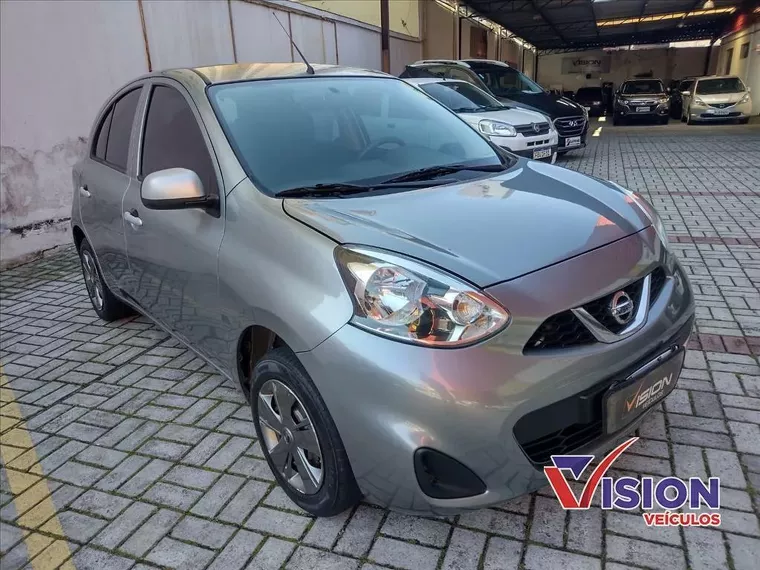 Nissan March Cinza 1