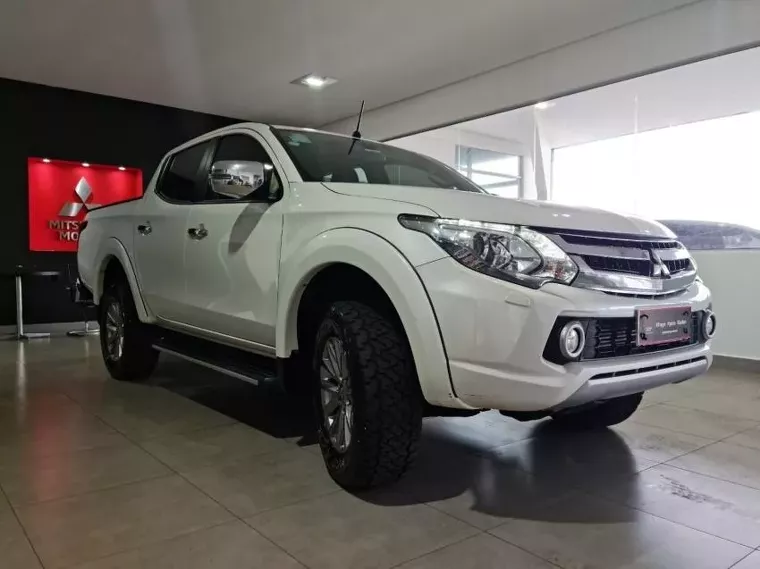 Mitsubishi L200 Triton Branco 1