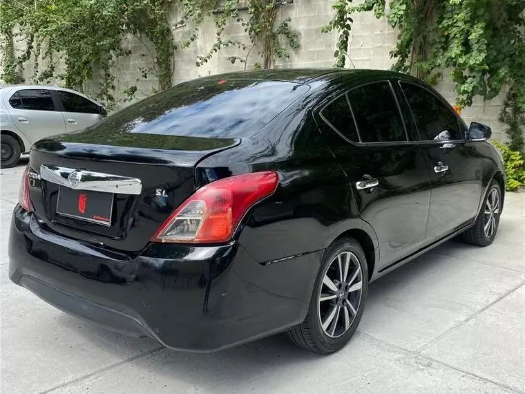 Nissan Versa Preto 9