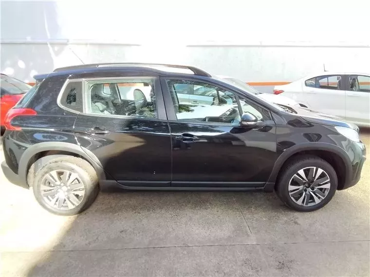 Peugeot 2008 Preto 4