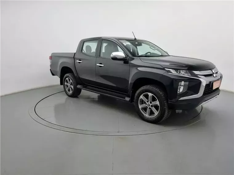 Mitsubishi L200 Triton Preto 9