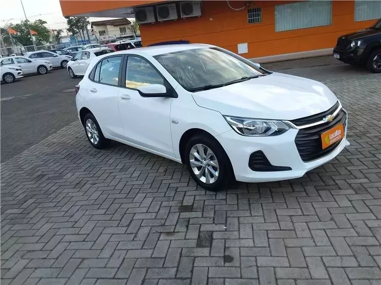 Chevrolet Onix Branco 2