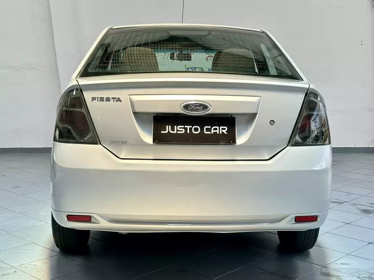 Ford Fiesta Prata 10