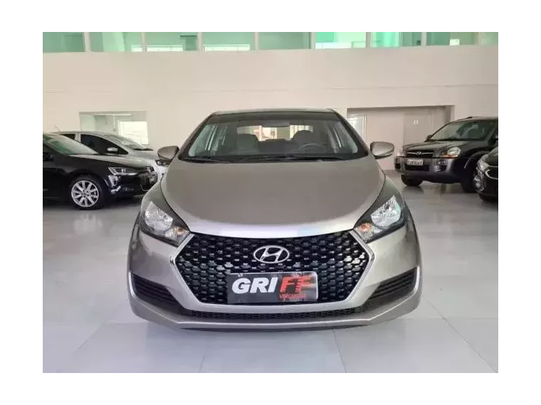 Hyundai HB20S Prata 7