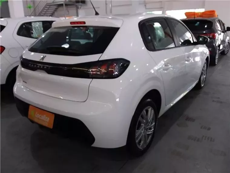 Peugeot 208 Branco 9