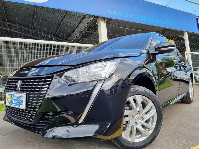 Peugeot 208 Preto 10