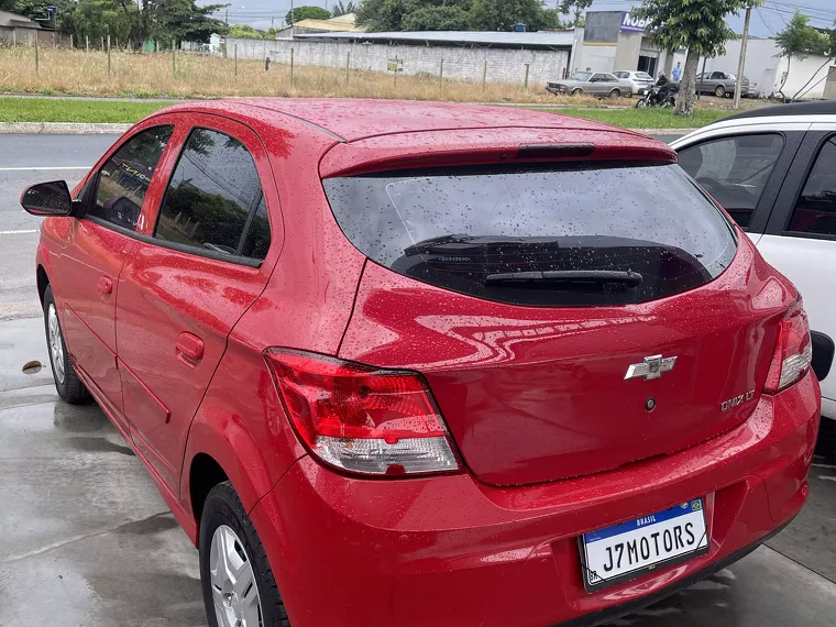 Chevrolet Onix Vermelho 10