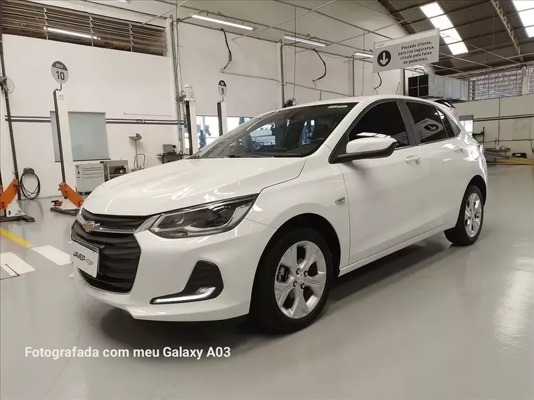 Chevrolet Onix Branco 6