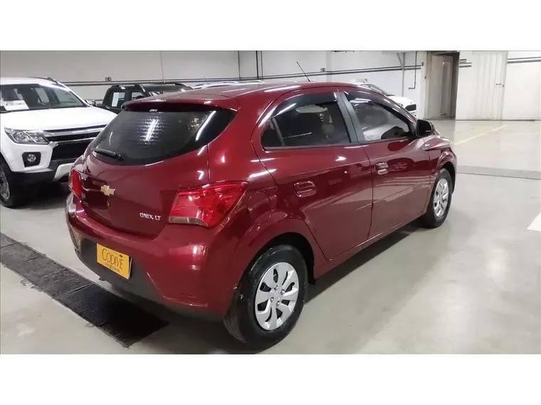 Chevrolet Onix Vermelho 2